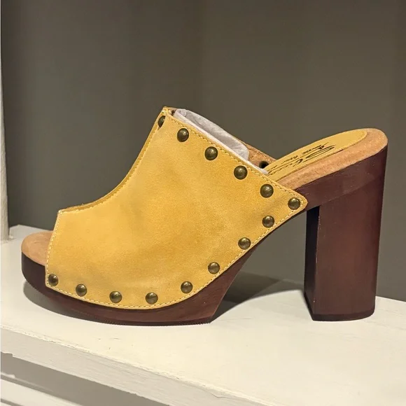 NEW- Sbicca Crowley Womens Sz 9  Marigold  Suede Slip On Mule Sandals Shoes - Picture 4 of 11